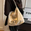 Sac à main Designer 50% de réduction Sacs unisexes de marque populaire et petit sac polyvalent pour femmes Nouvelle mode Bandoulière Seau à bandoulière à la mode