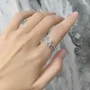 Anillos de racimo S925 Conjunto de corona de plata Mujeres Diamante Conjuntos nupciales Anillo Femenino Espumoso 5A Zircon Diseño avanzado Joyería de lujo Regalo de niña