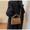 디자이너 럭셔리 패션 토트 가방 새로운 여성 가방 세련된 디자인 접힌 핸드 헬드 베개 가방 다목적 서양식 싱글 어깨 크로스 바디 여성 가방
