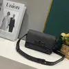 M81746 Topp lyxdesigner kvinnor axelväskor messenger purses handväska plånbok kvinna klassisk modestil och en svart spänne crossbody väska