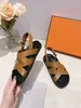 Sandały designerskie kobiety pary basenowe kapcie damskie skórzane slajdy słynne platforma sandałowe letnie buty płaskie 0320