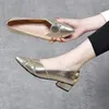 Женские модельные туфли в лаконичном дизайне из лакированной кожи телесного цвета с острым носком, неглубокие Zapatos, женские элегантные модные уличные туфли Sapatos Feminino