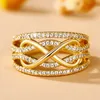 حلقات الفرقة Huitan Fashion Rings Infinite Love for Women Full Bling Iced Out Cubic Zirconia Wedding Compling Rings Fashion Jewelry J240326