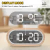 Uhren fanju digitaler Uhr Alarm Snooze Tisch Thermometer elektronische USB -Ladegerät LED Holz Uhr Wohnzimmer Schreibtisch Uhren AAA Powered