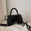 36% OFF Sac de designer 2024 Sacs à main Crocodile Modèle Sablier Femmes Tendance Mode Une épaule Diagonale Straddle Haute Qualité En Forme De B De Poche Petit Carré