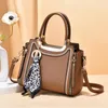 Borse a tracolla 2024 PU Secchiello in pelle Crossbody per le donne Ornamenti decorati Modelli femminili Fashion Lady Borse nere di lusso