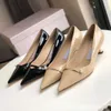 Scarpe a punta in pelle verniciata Tacchi alti Temperamento di perle Piccoli tacchi sottili Scarpe da ginnastica alla moda