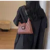 Designer Sacs fourre-tout de mode de luxe Français Niche Design Sac sous les bras à la mode et polyvalent une épaule en relief diamant grille sac pour femme