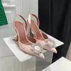 Designer di abiti da abbigliamento AMINAA MUADIDI SCARPE SANDALE SANDALI SATINE SLINGBACKS POMPE POMPEGGIO DI CRIDULE SCHE CRIDULE CHIEDE CHEELLE CHENSE CHENZIA DI LUGO