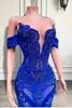 Lyxig Royal Blue Mermaid Prom Dresses Elegant Off Shoulder Lace Sequins Appliques Cascading Rose Flowers Long Evening Clows Formell tillfälle Vestidos BC18313