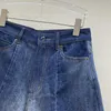 Kvinnors shorts designer märke vår/sommar ny miu hög midja bantning dagligen pendling enkel och mångsidig åldrande tjejstil denim 2504