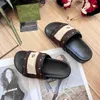 Designer One Line Pantoufles Couple En Cuir Véritable Hommes Femmes Été Nouvelle Marque Semelle Épaisse Sandales À Pain Surélevées Unisexe Outwear Classique Prints Slipper Beach Sandales