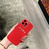 Красный дизайнерский чехол для телефона IPhone 14 11 Pro Max для Apple IPhone 15 14 13 Plus Роскошные блестящие бамперы с буквами и бриллиантами Блестящая задняя крышка мобильного телефона Сверкающая