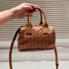 Sac tissé de luxe Designer Cuir véritable Cuir d'usine Cuir de loisirs avec plusieurs couleurs disponibles Le sac à bandoulière et le sac à main sont petits et mignons avec une taille de 13 cm