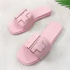 2024 designer sandalen voor vrouwen slippers slides sliders triple zwart roze bruin sandaal lederen patent slipper slippers slide damesschoenen