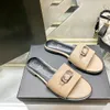 2024 Summer Pool Luxury Sandals Sliders Designer Nya casualskor utomhus Metall Logo Brand Beach Men Women Channel Slide Dress Shoe Mule Flat Loafer Slipper Sandale