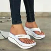 Kapty Damskie Plus Rozmiar 2023 Rinestone Sponge Sandals Sandals Wedge Summer Flip Flat Beach H240326Ch82