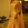 Lämnar Blush Pink 3D Sharon sa att Satin Mermaid aftonklänning med Cape Dubai Arabic Women Wedding Prom Party Gowns SS463