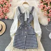 Arbetsklänningar 2023 Spring Autumm Two Piece Set Women Emperament Bow Tie Shirt T Plaid Suspender Dress Set Tide Outfits For FCy474 Drop Otis7