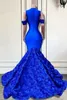 Lyxig Royal Blue Mermaid Prom Dresses Elegant Off Shoulder Lace Sequins Appliques Cascading Rose Flowers Long Evening Clows Formell tillfälle Vestidos BC18313