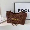 38% Rabatt auf Designer -Tasche 2024 Handtaschen Lingge Sticked Faden Große Kapazität für Frauen Mode vielseitige Kette Schulterpendlertasche