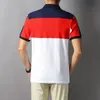 Travail du créateur avec originalité, polo à col rabattu en pur coton, nouveau style d'été avec motif de broderie unique montrant le style et le charme des hommes