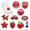 إكسسوارات أجزاء الأحذية MOQ 20PCS PVC Cartoon Stberry Mushroom Tomato Car Lipstick Red Charms Buckle Clog Butons Dinsband Brac DH2R9