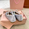 Yoga Ballet plat de luxe chaussure de créateur pour femme Miui Bow ballerine en soie chaussure d'extérieur en cuir formateurs de danse chaussures décontractées haut noir blanc pantoufles