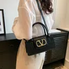 36% rabatt designer väska 2024 handväskor kvinnor vårsten mönster handhållen liten fyrkantig mode daglig axel axel