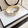 Design per le donne Regali di marca Polsino Nero Amore Oro Ragazza romantica Primavera Gioielli Bracciale in acciaio inossidabile Commercio all'ingrosso di gioielli