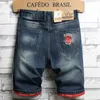 Männer Retro-Stil zerrissene Denim-Shorts 2024 Sommer neue FI Casual Loch Patch Jean Shorts männliche Markenkleidung 54vA #