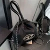 Moda çantası tasarımcıları, popüler markalardan% 50 indirimli yeni omuz çantası tek kadın sırt çantası büyük kapasiteli el çantasında unisex çantalar satıyor