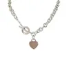 2024 Designer 925 Sterling Silver T Family Peach Heart Pendant Tjockkedja OT Halsband Kvinnors hjärtformade benben Justerbart temperament mångsidig stil