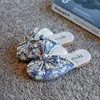 Kinderen Slippers Kinderen Zomer Slippers voor Meisjes Zachte Bloemen Doek Prinses Zoete Indoor Outdoor Meisjes Parels Slippers Boog-knoop 240311