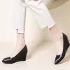 Chaussures habillées pointues en cuir de vache pour femmes, talons hauts, bureau, talons inclinés, hôtesse de l'air