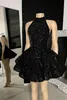 Shinny preto lantejoulas mini vestidos de cocktail curtos uma linha halter pescoço cruzado sem costas tutu saia baile de formatura vestidos de formatura júnior BC16920