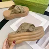 Sandales d'été de styliste pour femmes, confortables, imperméables, plateforme, talon incliné, talons hauts, pantoufles de plage épaisses décontractées