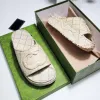 Tjocka solade tofflor Designer Brand Sandaler Kvinnor Ny svampkakhöjd Ökning utanför slitage One Word Slipper Womens Shoes