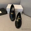 Schwarze formelle Schuhe, goldene Kette, Quasten-Loafer aus echtem Leder, flache Schuhe mit einem Fuß, Luxus-Designer-Freizeitschuhe für Damen