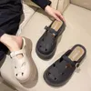 Slippers Schoenen Vrouw 2024 Zachte Med Cover Teen Platform Luxe Slides Pantofle Fretwork Hakken Comfort Platte Designer Rome Fashi