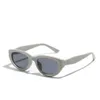 Solglasögon kvinnors lyxiga vintage varumärkesdesigner skuggor uv400 kvinnliga trendiga nitar solglasögon svart leopard