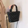 Designer-Luxusmode-Tragetaschen Ins2023 Französisches Nischendesign, High-End-Handtasche, Einzelschulter-Umhängetasche, Diamantgitter, kleine quadratische Tasche