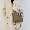 Sacs à bandoulière en cuir de luxe Lady fourre-tout en gros sac à main et sacs à main sacs à bandoulière en cuir femmes élégantes écharpe sac à main sac à main YFA2122