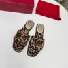 Beach slippers Classic Flat heel Summer Lazy Designer shoe fashion Leopard Big Head flops leather lady Slides women shoes Hotel Bath Ladies sexy Sandals Large size 43