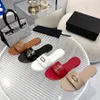 Дизайнер C Slippers с высочайшим качеством 2023 New Fashion Dermis Water Diamond Small Fragrance Flat Bottom Slapers Женские тапочки