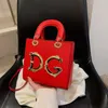 Nova bolsa feminina Daifei com corpo cruzado e letra quadrada com 70% de desconto em vendas on-line