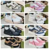 Design de mode de luxe 2024 printemps nouvelles chaussures de sport de loisirs pour femmes chaussures de papa à semelle épaisse augmentant les chaussures de planche en cuir muffin à semelle épaisse chaussures à biscuits