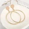 Hoop Huggie Geometrische grote ronde oorbellen geschikt voor vrouwen eenvoudig en modieus goud zilver Blinks accessoires feestsieraden vriendin cadeaus 240326