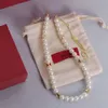 Hualun Tianjia Brass Pearl Naszyjnik Modny i wysokiej klasy, unikalny design, łańcuch swetra dla kobiet