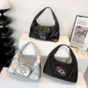 Les créateurs de sacs de mode vendent des sacs unisexes de marques populaires à 50% de sous-bras de couleur pour femmes pour les femmes de sac à main haut de gamme et polyvalent
